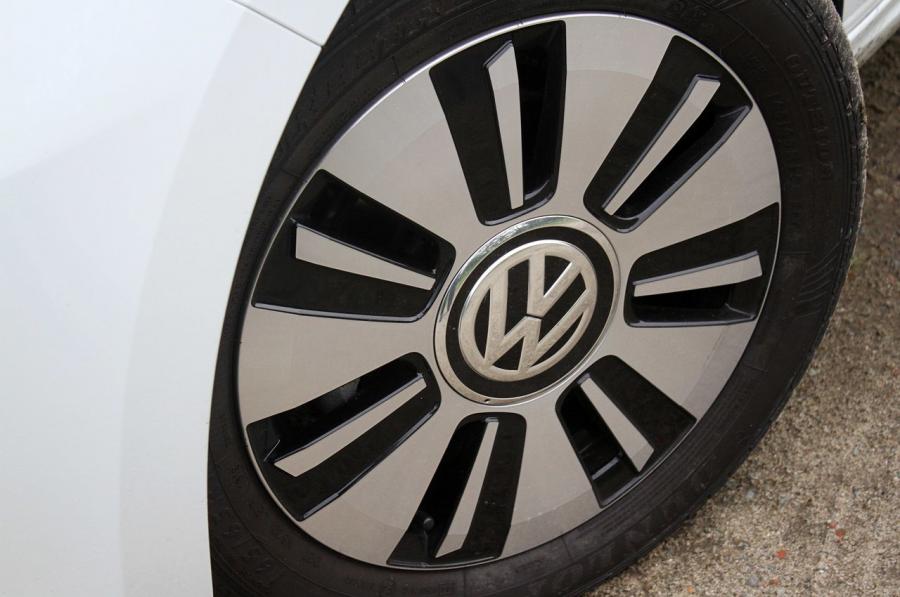  Volkswagen e-up! 2013 года  (фото 29 из 45)